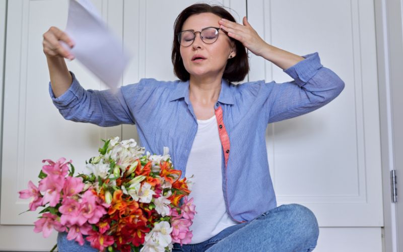 Managing hot flashes naturally during menopause - Sol Nutrition article cover